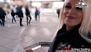 Schlanke Reife deutsche Frau Straßen Flirt EroCom Date casting in berlin